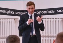 Уфимский студент демонстрирует работу нейросети, генерирующей проекты домов.