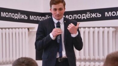 Уфимский студент демонстрирует работу нейросети, генерирующей проекты домов.