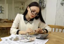 Изображение, иллюстрирующее связь между платежами и современными технологиями.