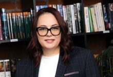 Иллюстрация, показывающая взаимодействие нейросетей и журналистики