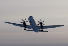 Ил-114-300 на фоне Невы, привлекающий внимание бизнес-элиты