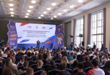 Изображение, иллюстрирующее спортивные достижения и космические старты на ВДНХ