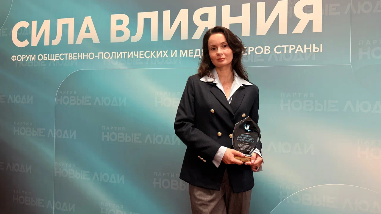 Главный редактор «Афиши Daily» с наградой за достижения в журналистике