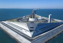 Роботы готовят ужин и ищут мусор в автономном отеле будущего в Китае.