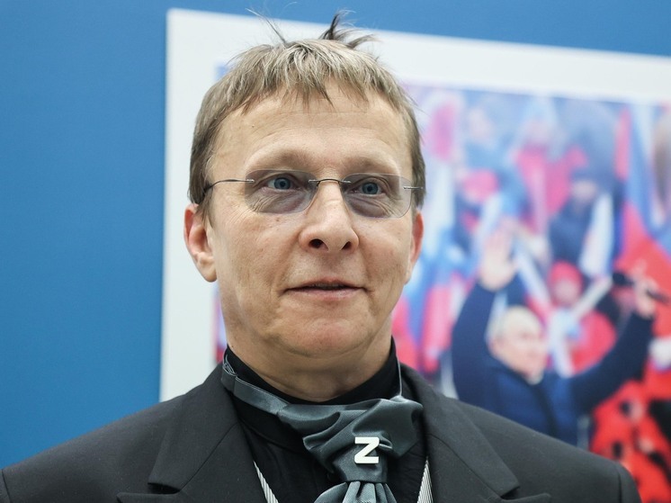 Иван Охлобыстин с внуками на фоне природы