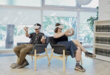 Библиотекари Петербурга с VR-шлемами и котами, открывающие портал в Нарнию