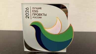 Изображение встречи умников и бизнесменов на премии ESG, символизирующее сотрудничество и инновации.