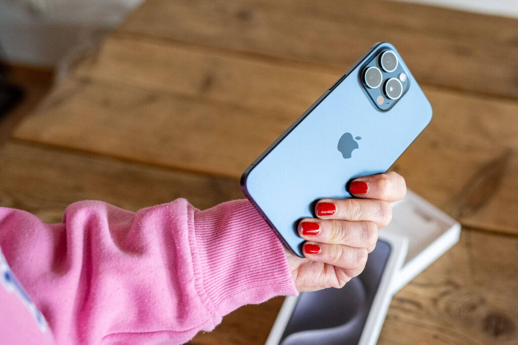 iPhone демонстрирует функции многоязычного общения на тувинском и якутском языках