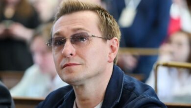 Сергей Безруков наслаждается татарскими эчпочмаками