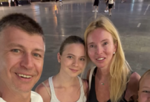 Алексей Ягудин на ледовом шоу с турецким букетом и принцессами