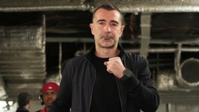 Хуан Карлос Карседо с чемпионским золотом на фоне спортивного стадиона