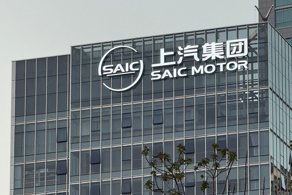 Construction of a new SAIC factory in Galicia amidst British fog