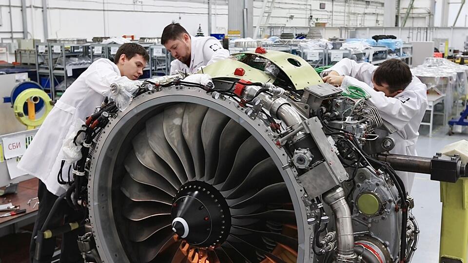 Сборка первых серийных ПД-8 для Superjet