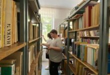 Юные калмыки получают свои трудовые книжки вместо гаджетов.