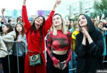 Изображение уральского соболя с паспортом, символизирующее переход от милого Екатика к суровому ГоЗУра.