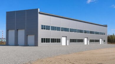 Изображение алхимиков из Сургута, работающих над превращением стали в газовые колесницы.