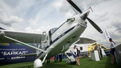 Самолет Байкал в полете, демонстрирующий свои алюминиевые конструкции