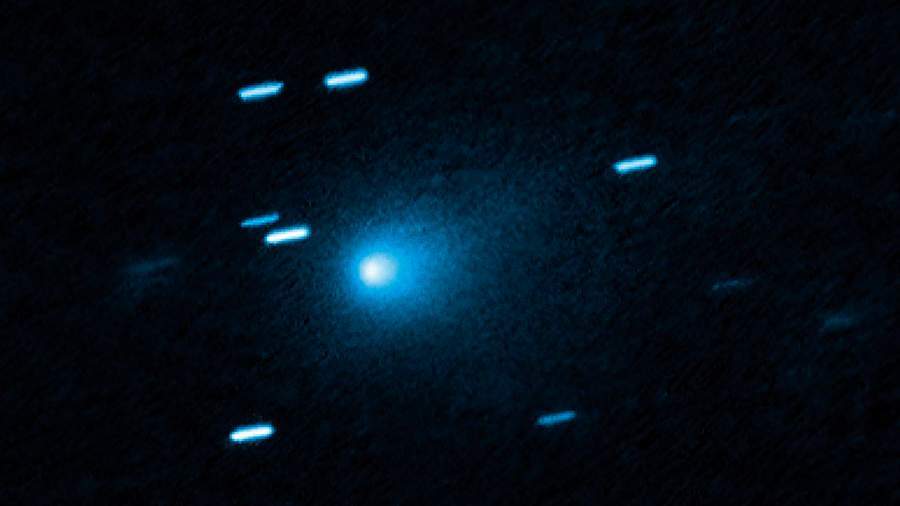 Комета 3I/ATLAS, 12 миллиардов лет, исследуемая на фоне звездного неба.