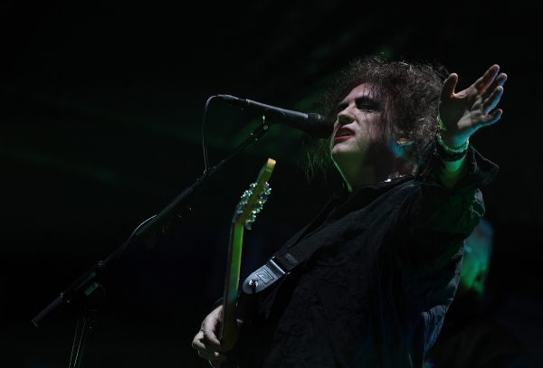 Роберт Смит из The Cure готовится к музыкальному залпу из новых альбомов