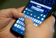 Иллюстрация к мессенджеру MAX, представляющая новый портал для общения