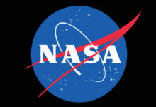 Изображение астронавта NASA в элитном исподнем от итальянских кутюрье на фоне космического пространства.