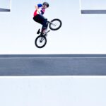 Фоминов и Блинова выполняют трюки на BMX, отменяя гравитацию на турнире в Казани