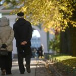 Изображение золотых гор, символизирующих 50-летие совместной жизни