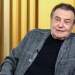 Изображение, иллюстрирующее тему прокатчиков и молодых режиссеров в контексте нейросетей.