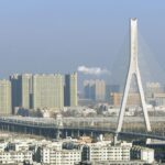 Самолет на фоне Камчатки, символизирующий новый маршрут в Харбин