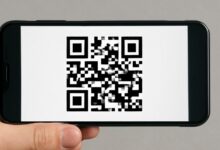 Изображение с QR-кодами, используемыми горожанами для проверки архитектурных объектов в Перми