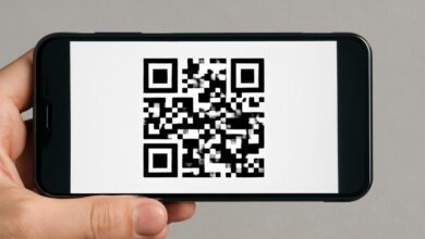 Изображение с QR-кодами, используемыми горожанами для проверки архитектурных объектов в Перми
