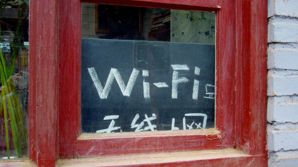 Умные обои FlowForm: прощай, мертвая зона Wi-Fi, здравствуй, интернет за копейки!