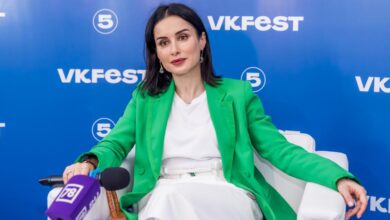 Изображение наследников Тины Канделаки, занимающихся с гантелями