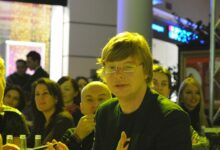 Игорь Матвиенко с клоновидными исполнителями на музыкальной студии