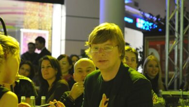 Игорь Матвиенко с клоновидными исполнителями на музыкальной студии