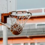 Баскетбольные баталии в Брянске с динамичными игроками и зрелищными моментами