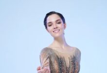 Буланова и Ягудин на коньках, исполняющие хиты девяностых