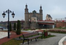 Медицинский оазис в Янтарном крае, символизирующий здоровье и восстановление