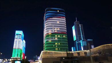 Осенний пейзаж с минаретами и блюдами плова