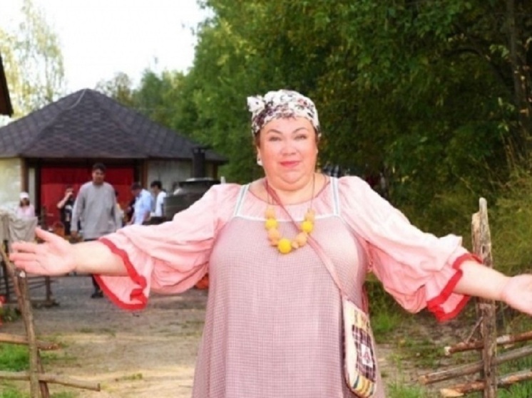 Деревенский пирог и радостные люди на фоне карельской природы