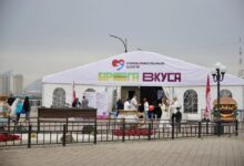 Кулинарные деликатесы на празднике живота на реке Амур