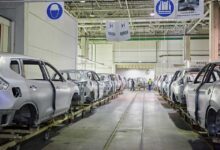Новинки автомобилей Esteo на фоне дороги