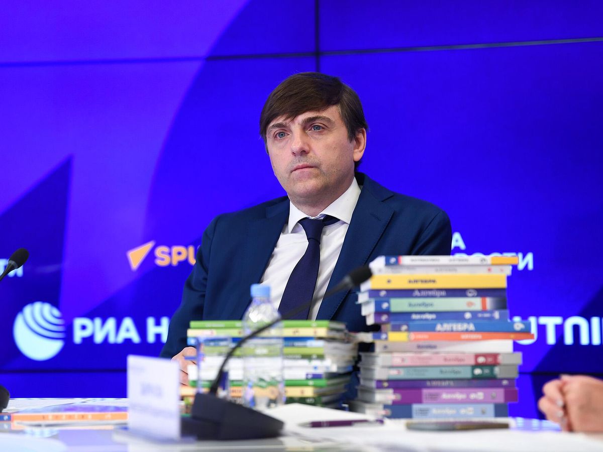 Дети в классе во время февральской сиесты