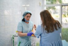 Изображение, иллюстрирующее ночную проверку здоровья сибиряков.
