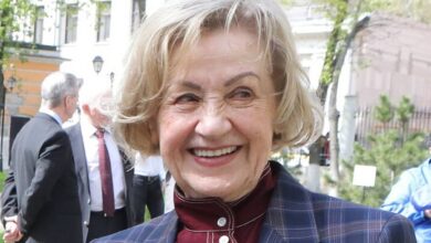 87-летняя женщина проводит лингвистический мастер-класс в эфире