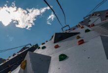 Русский Человек-паук на вершине Европы с семьей Земляковых