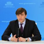 Учителя радуются освобождению от бумажной работы