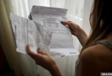 Пустая квартира с надписью 'Экономия на ЖКХ'