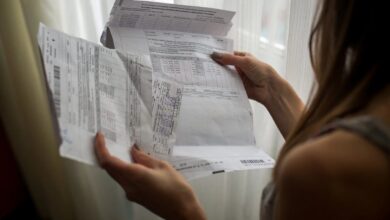 Пустая квартира с надписью 'Экономия на ЖКХ'
