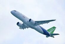 Китайский лайнер C919 расправляет крылья в небе Монголии